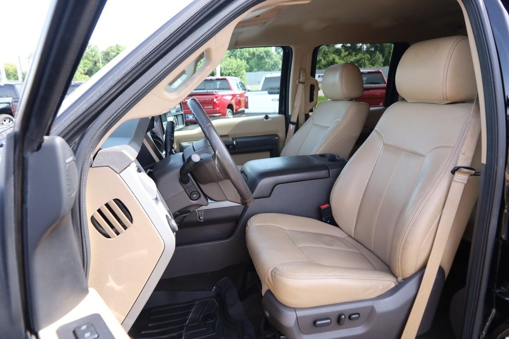 Ford Super Duty F-250 SRW Vehicle Full-screen Gallery Image 8