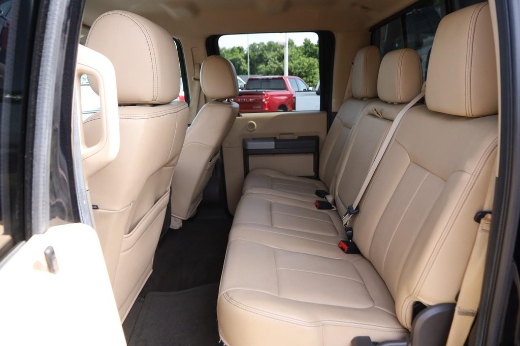 Ford Super Duty F-250 SRW Vehicle Full-screen Gallery Image 9