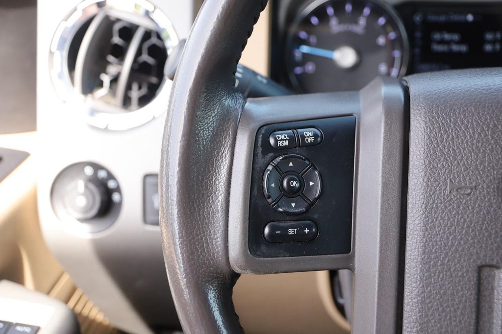 Ford Super Duty F-250 SRW Vehicle Full-screen Gallery Image 11