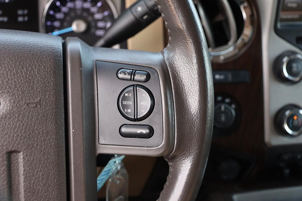 Ford Super Duty F-250 SRW Vehicle Full-screen Gallery Image 12