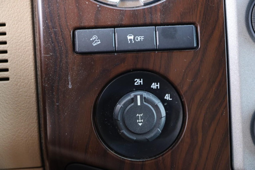 Ford Super Duty F-250 SRW Vehicle Full-screen Gallery Image 14