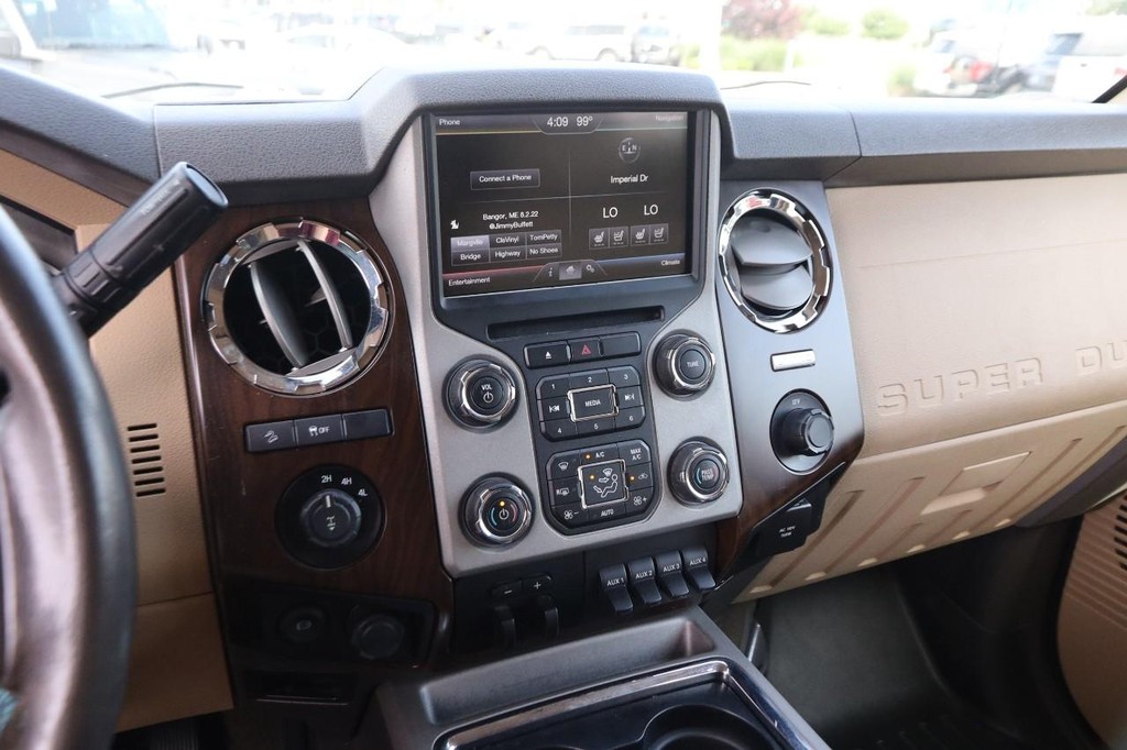 Ford Super Duty F-250 SRW Vehicle Full-screen Gallery Image 15