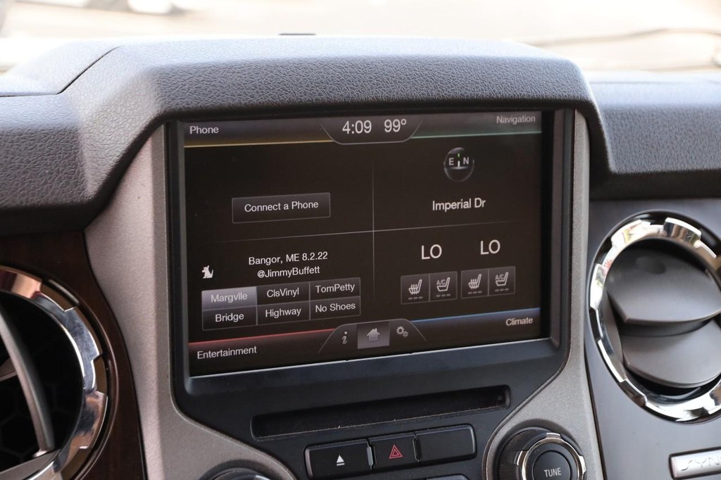 Ford Super Duty F-250 SRW Vehicle Full-screen Gallery Image 16