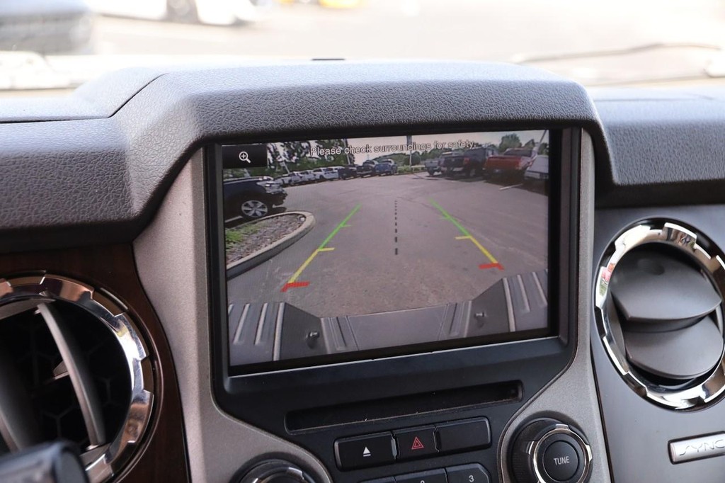 Ford Super Duty F-250 SRW Vehicle Full-screen Gallery Image 17