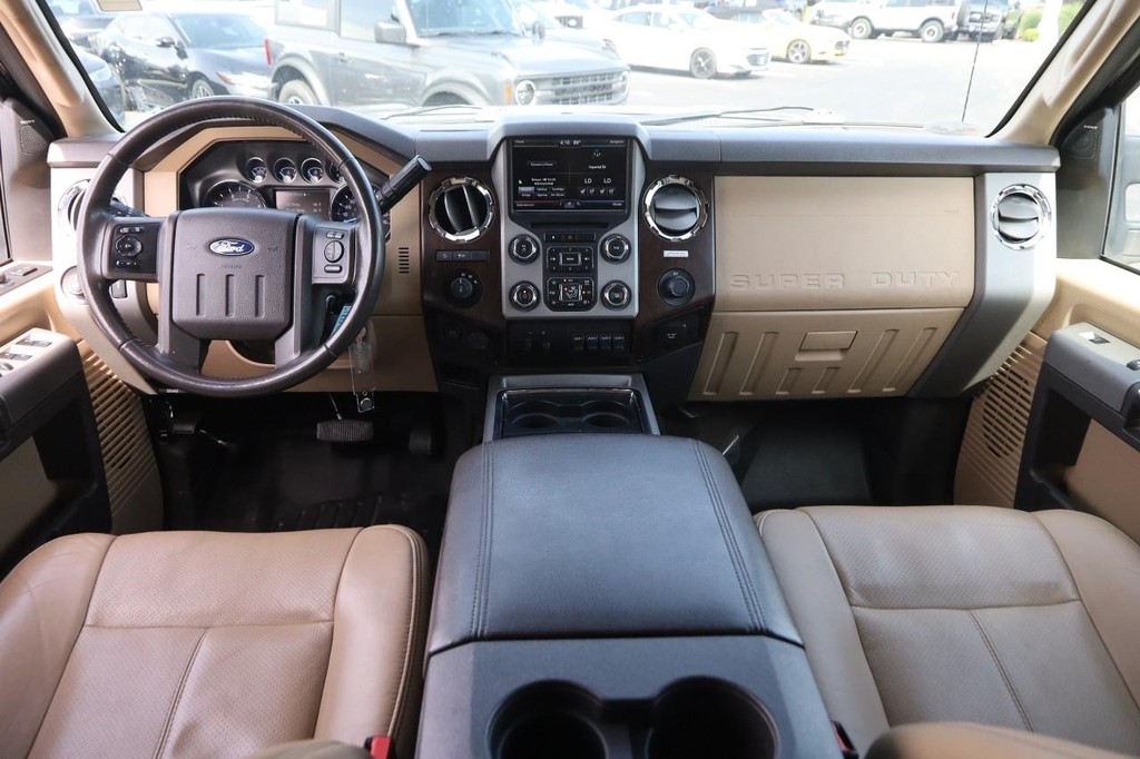 Ford Super Duty F-250 SRW Vehicle Full-screen Gallery Image 20