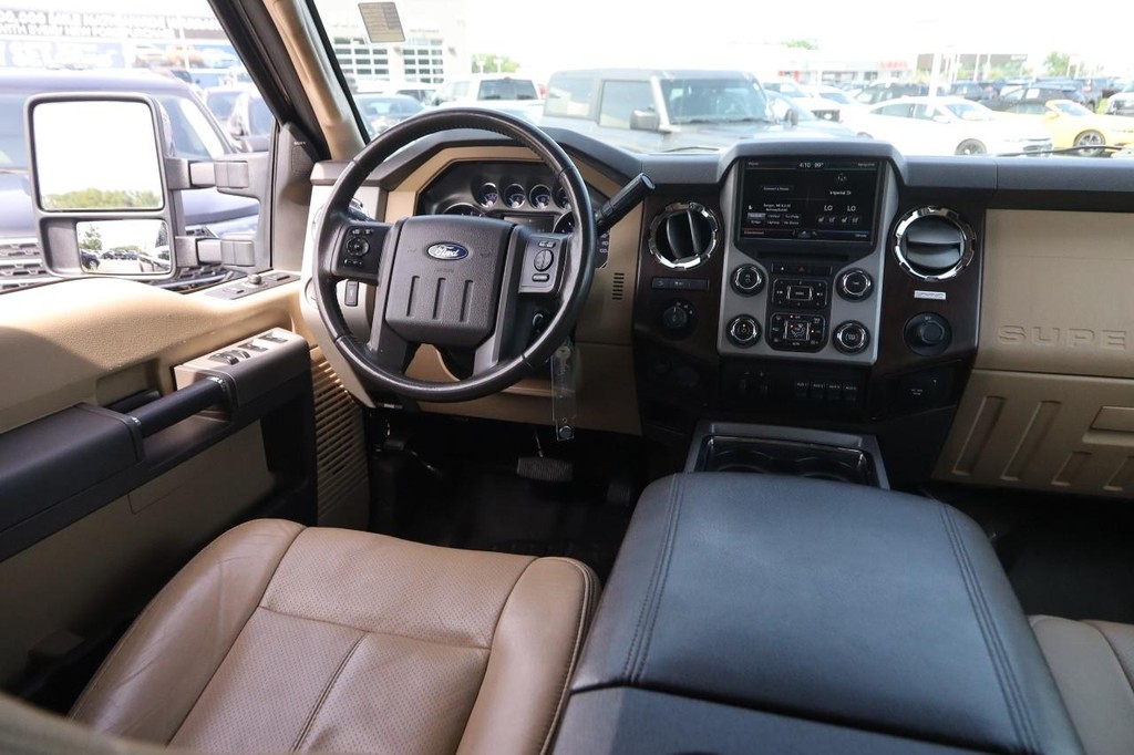 Ford Super Duty F-250 SRW Vehicle Full-screen Gallery Image 21