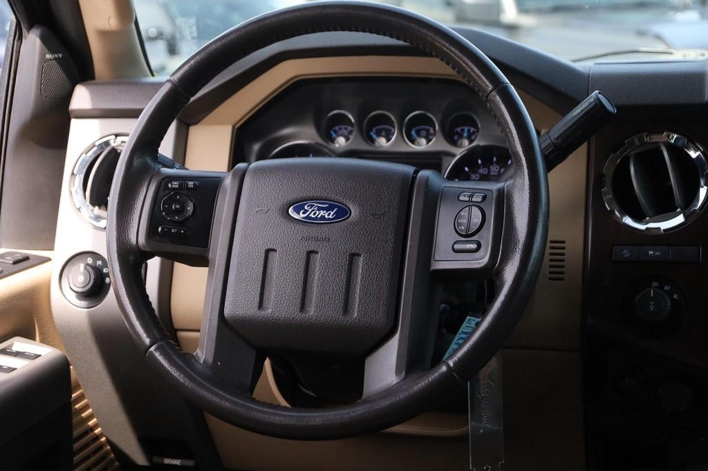 Ford Super Duty F-250 SRW Vehicle Full-screen Gallery Image 22