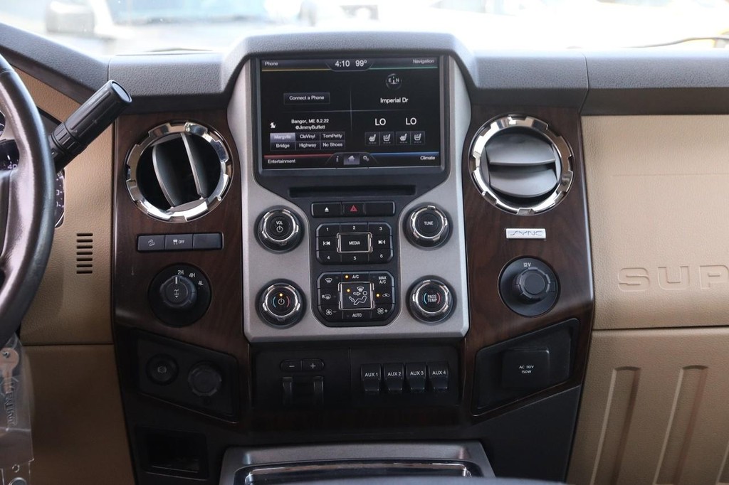 Ford Super Duty F-250 SRW Vehicle Full-screen Gallery Image 23