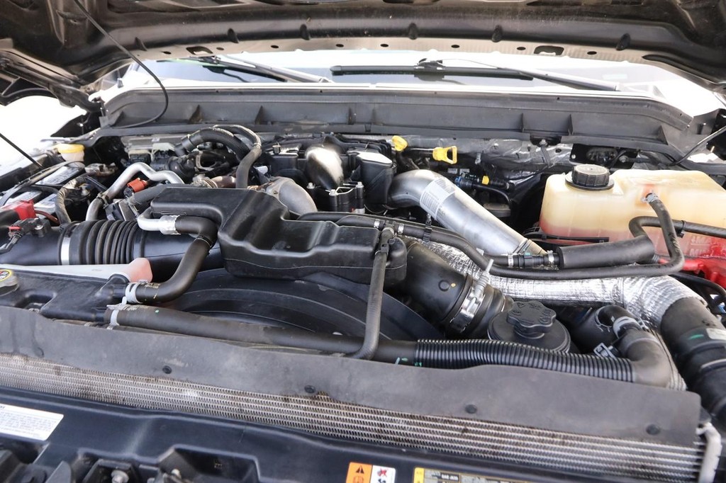 Ford Super Duty F-250 SRW Vehicle Full-screen Gallery Image 26