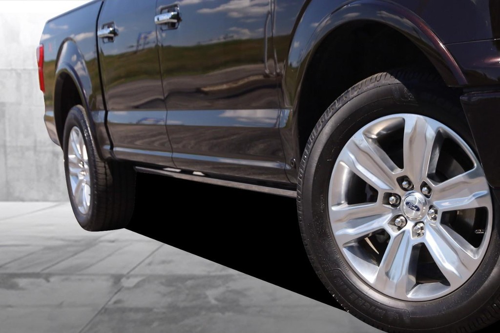 Ford F-150 Vehicle Full-screen Gallery Image 3