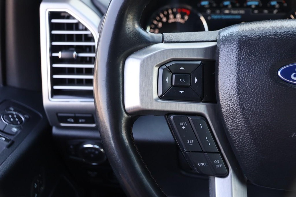 Ford F-150 Vehicle Full-screen Gallery Image 11