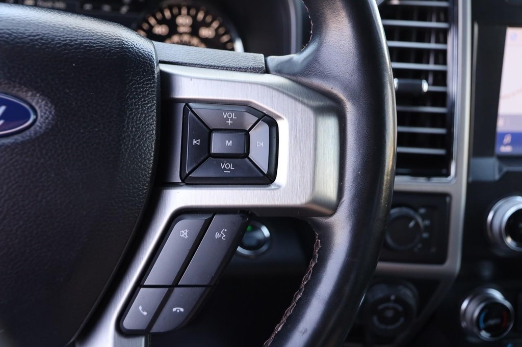Ford F-150 Vehicle Full-screen Gallery Image 12