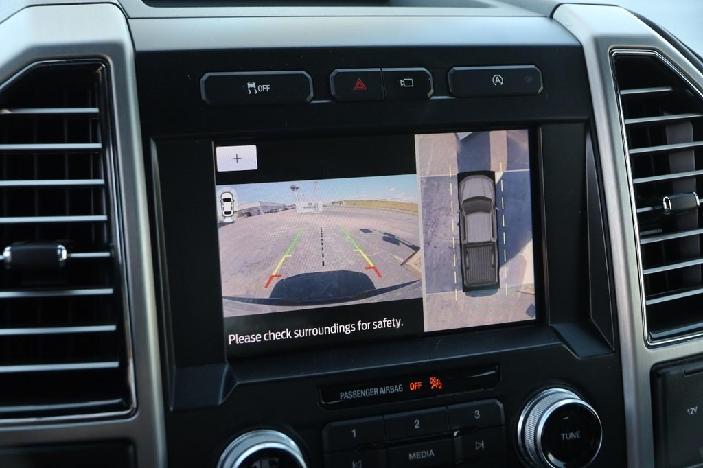 Ford F-150 Vehicle Full-screen Gallery Image 17