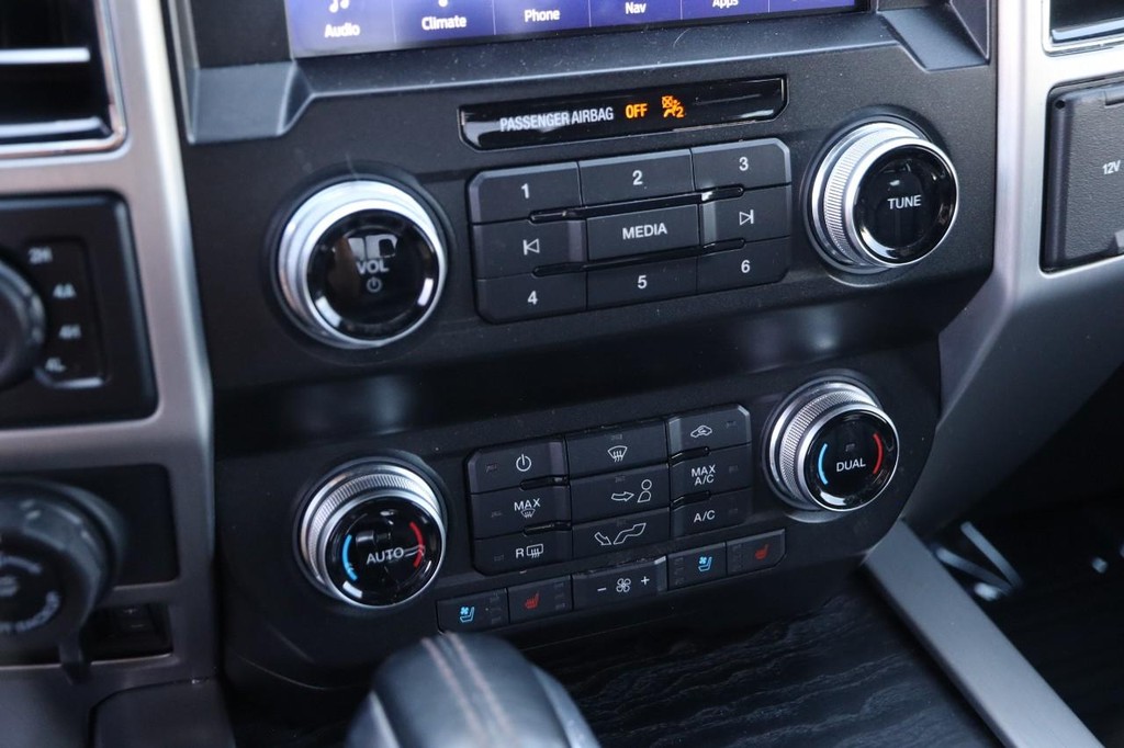 Ford F-150 Vehicle Full-screen Gallery Image 18