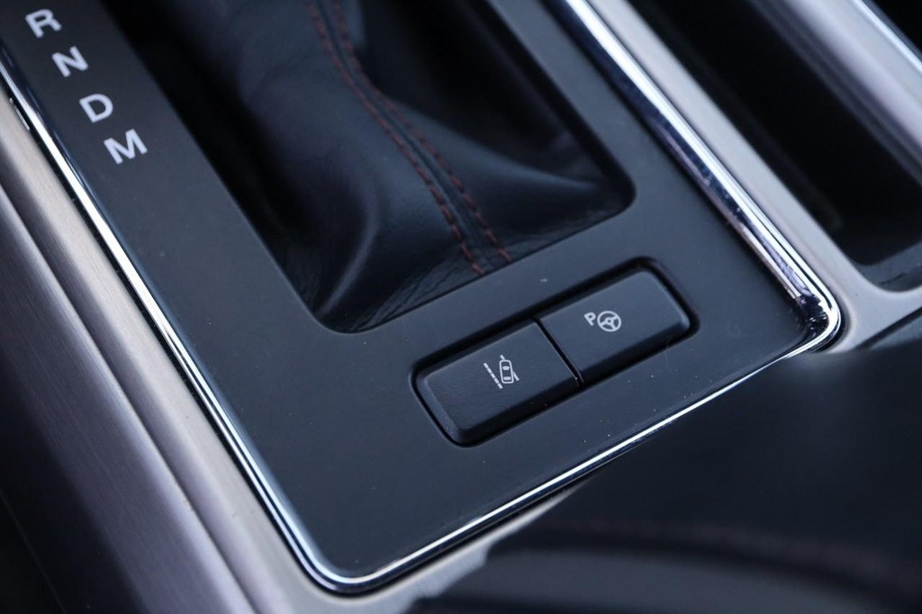 Ford F-150 Vehicle Full-screen Gallery Image 19