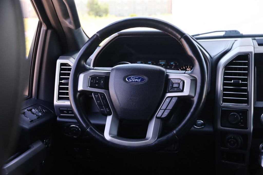 Ford F-150 Vehicle Full-screen Gallery Image 23