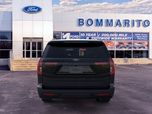 Ford Expedition Max Vehicle Full-screen Gallery Image 5
