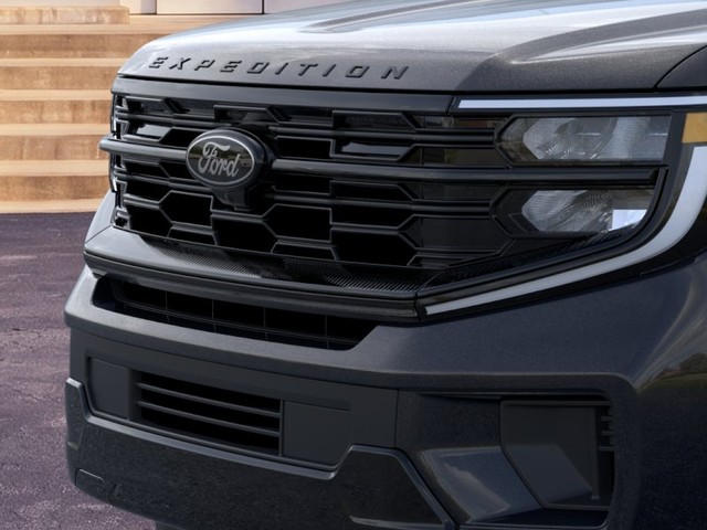 Ford Expedition Max Vehicle Full-screen Gallery Image 17
