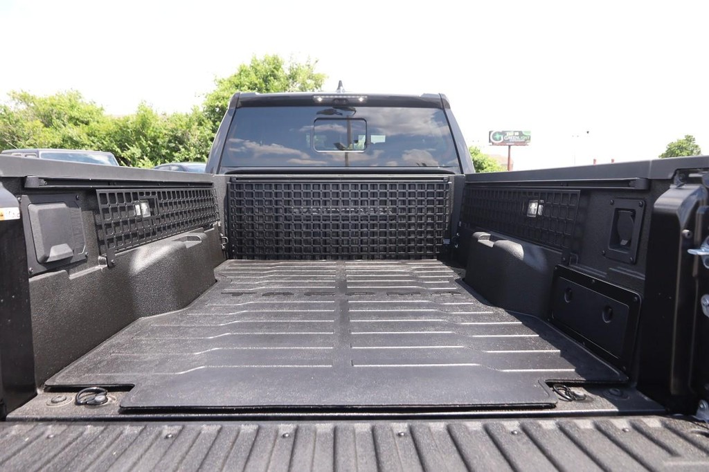 Toyota Tacoma 4WD Vehicle Full-screen Gallery Image 7