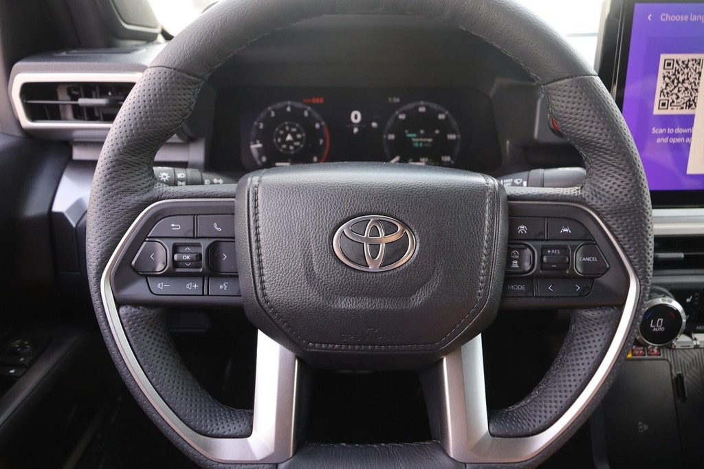 Toyota Tacoma 4WD Vehicle Full-screen Gallery Image 12