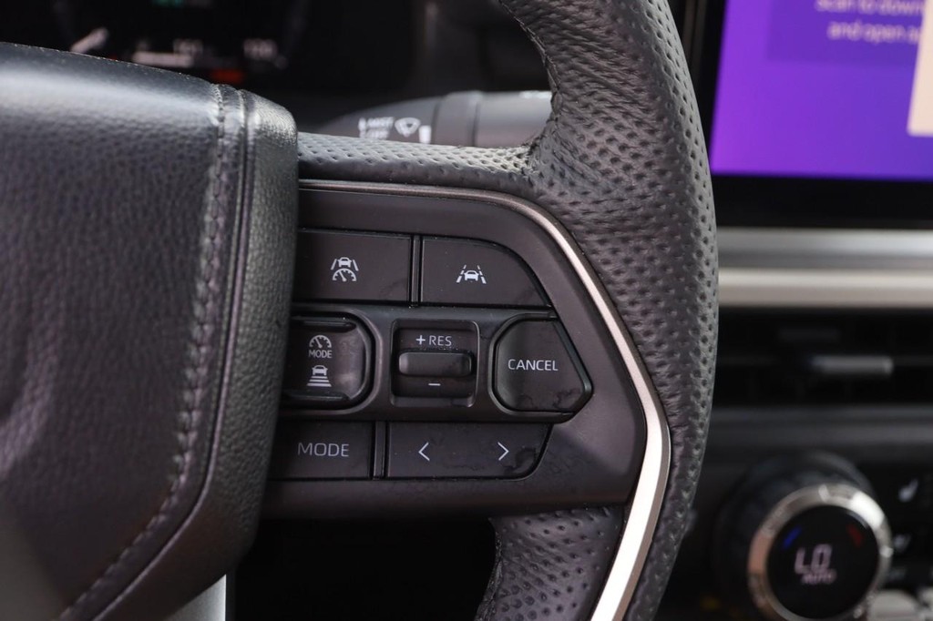 Toyota Tacoma 4WD Vehicle Full-screen Gallery Image 14