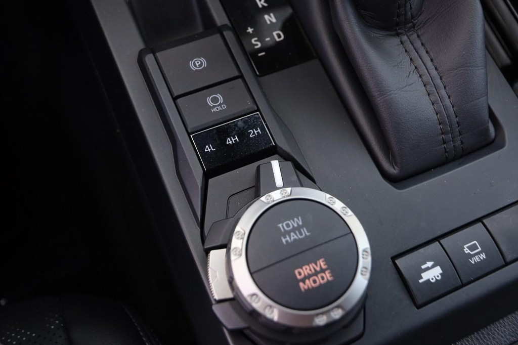 Toyota Tacoma 4WD Vehicle Full-screen Gallery Image 22