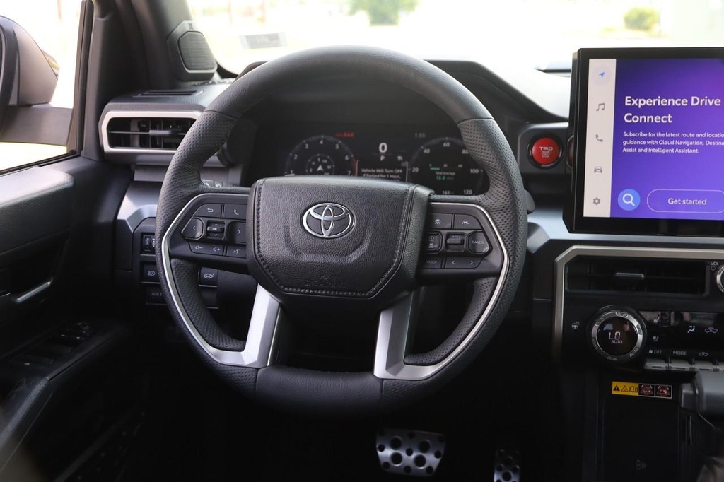 Toyota Tacoma 4WD Vehicle Full-screen Gallery Image 27