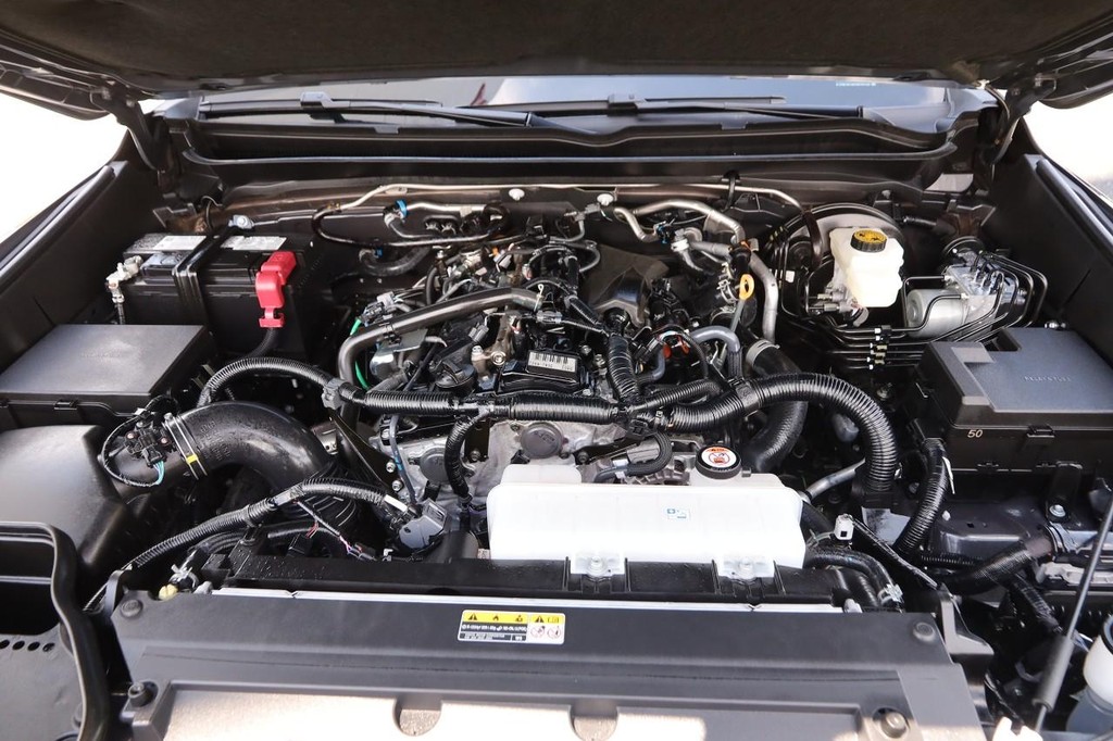 Toyota Tacoma 4WD Vehicle Full-screen Gallery Image 31