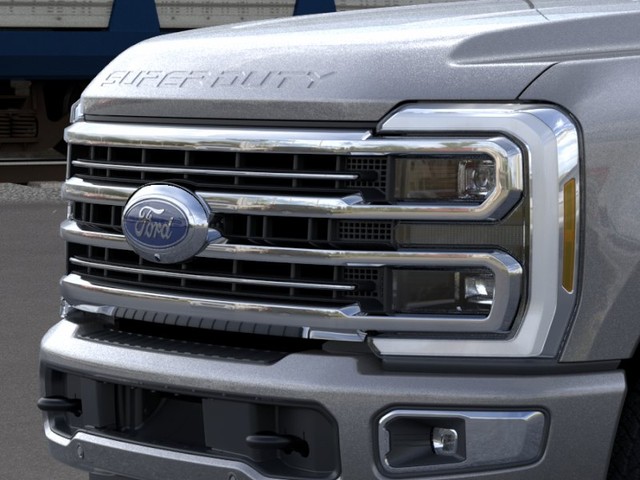 Ford Super Duty F-250 SRW Vehicle Full-screen Gallery Image 17