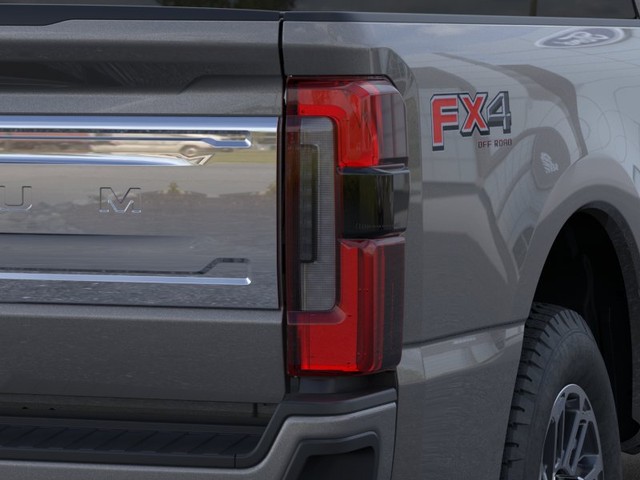 Ford Super Duty F-250 SRW Vehicle Full-screen Gallery Image 21