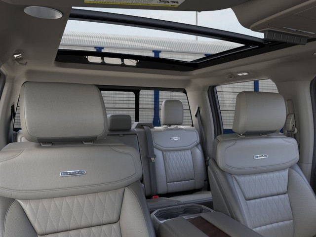 Ford Super Duty F-250 SRW Vehicle Full-screen Gallery Image 22