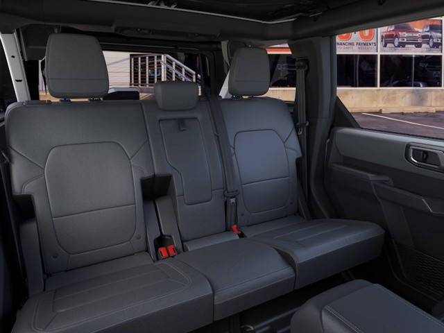 Ford Bronco Vehicle Full-screen Gallery Image 11
