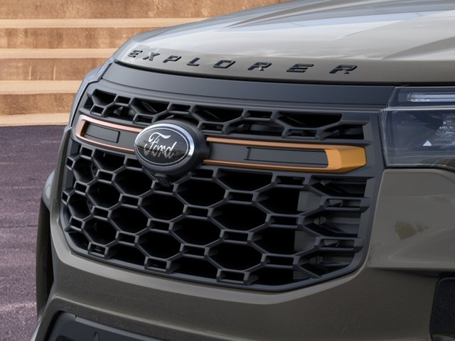 Ford Explorer Vehicle Full-screen Gallery Image 17