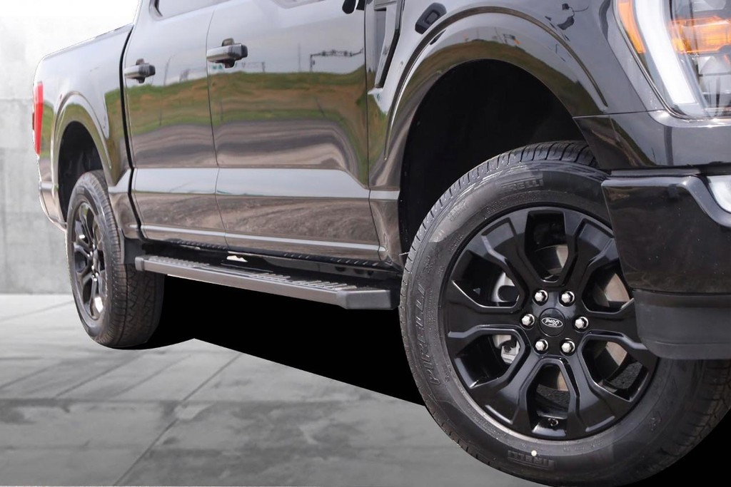 Ford F-150 Vehicle Full-screen Gallery Image 3