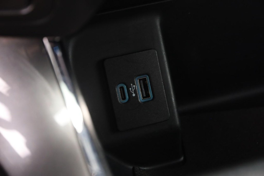 Ford F-150 Vehicle Full-screen Gallery Image 20