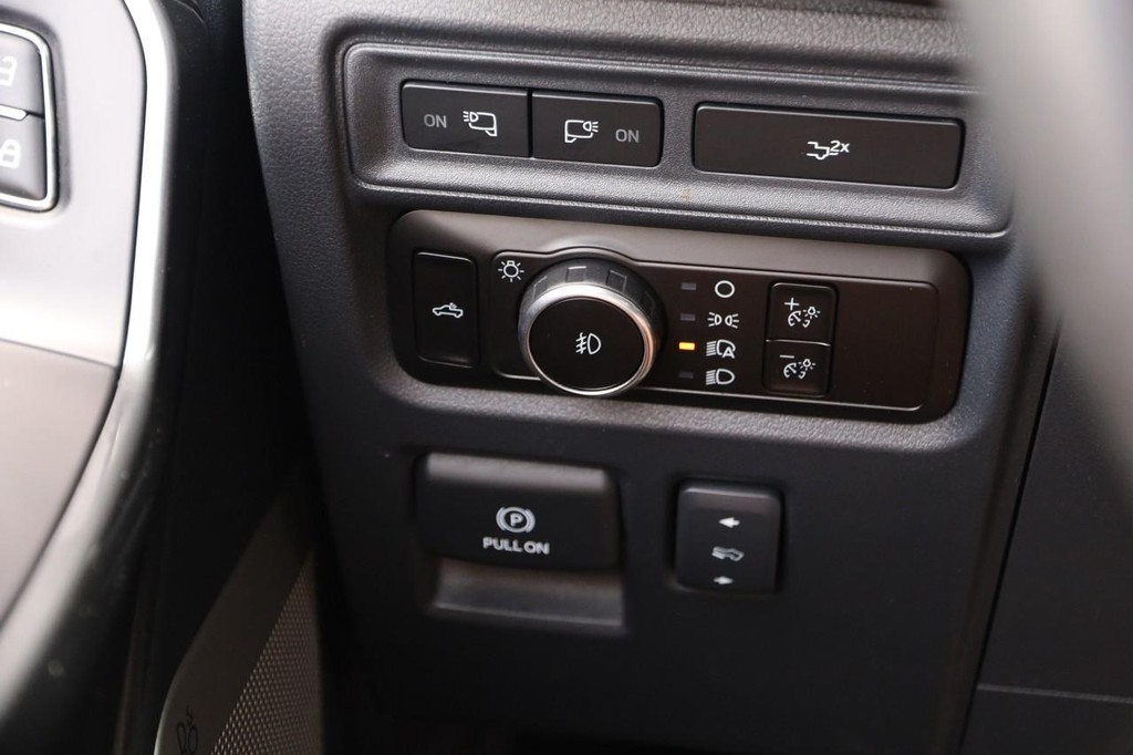 Ford F-150 Vehicle Full-screen Gallery Image 21
