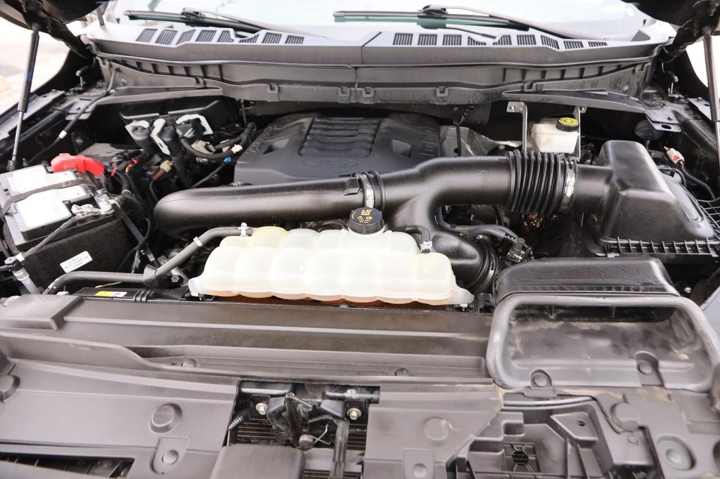 Ford F-150 Vehicle Full-screen Gallery Image 23