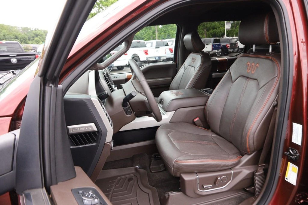 Ford F-150 Vehicle Full-screen Gallery Image 8