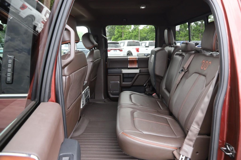 Ford F-150 Vehicle Full-screen Gallery Image 9