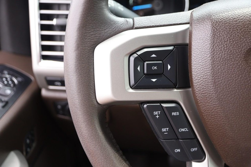 Ford F-150 Vehicle Full-screen Gallery Image 11