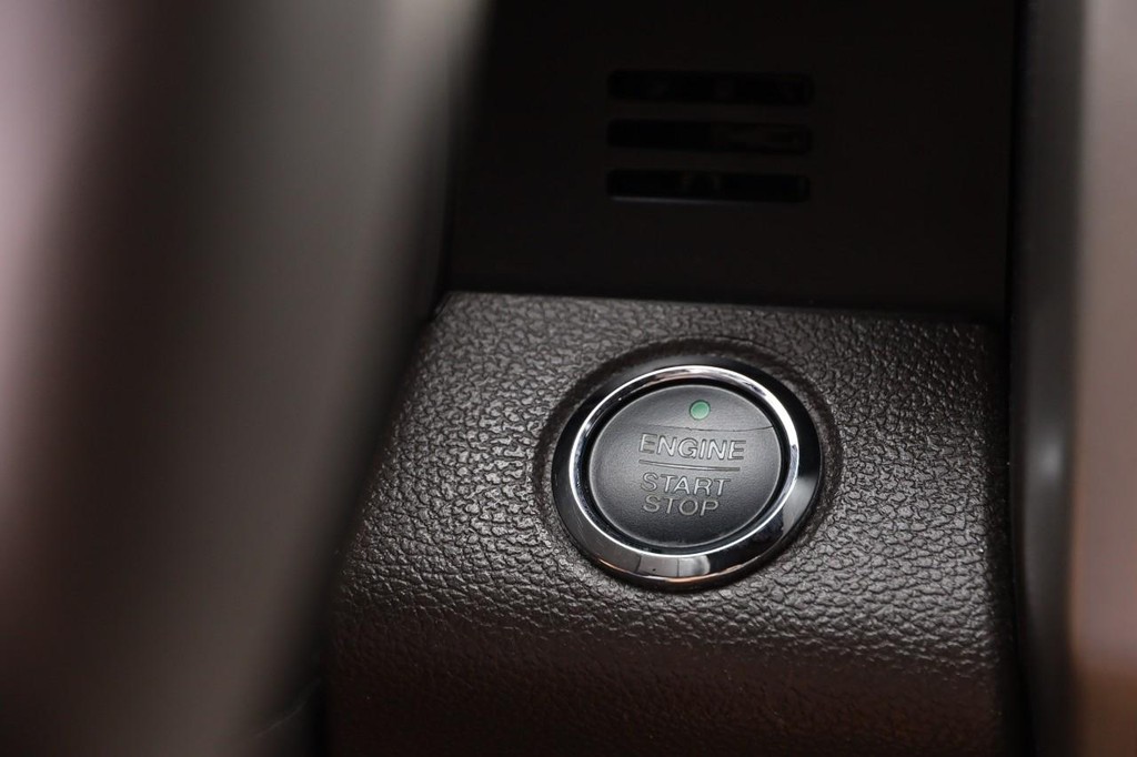 Ford F-150 Vehicle Full-screen Gallery Image 14