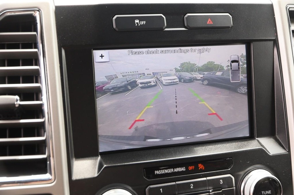 Ford F-150 Vehicle Full-screen Gallery Image 17