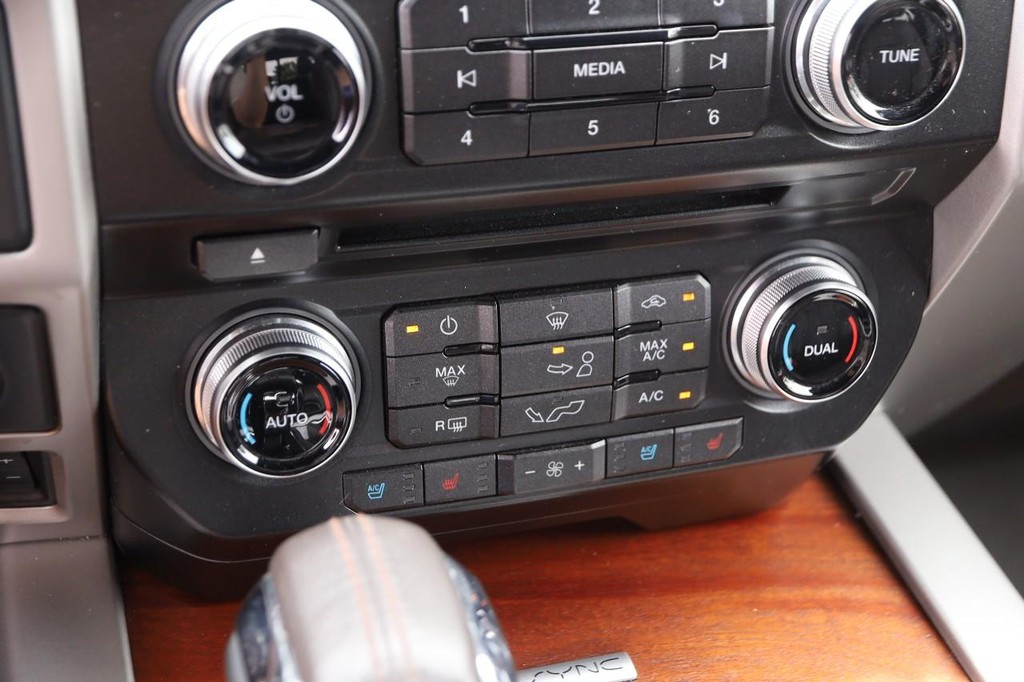 Ford F-150 Vehicle Full-screen Gallery Image 19