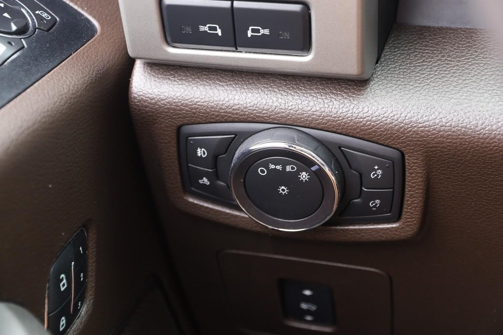 Ford F-150 Vehicle Full-screen Gallery Image 21