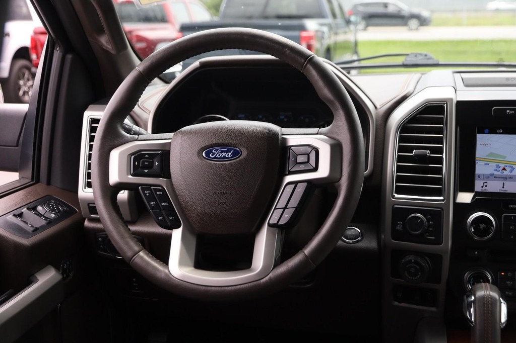 Ford F-150 Vehicle Full-screen Gallery Image 24