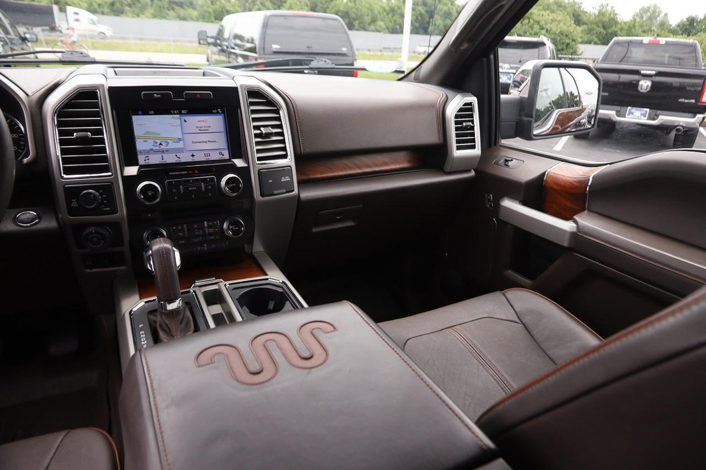 Ford F-150 Vehicle Full-screen Gallery Image 26