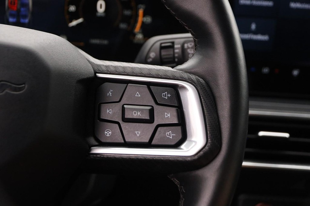 Ford Mustang Vehicle Full-screen Gallery Image 12