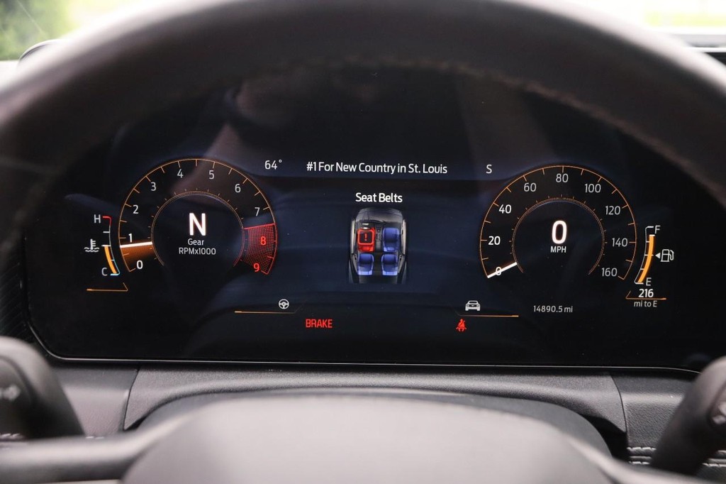 Ford Mustang Vehicle Full-screen Gallery Image 13