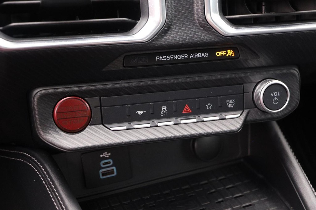 Ford Mustang Vehicle Full-screen Gallery Image 17