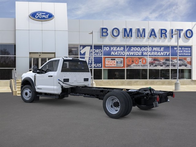 Ford Super Duty F-550 DRW Vehicle Full-screen Gallery Image 4